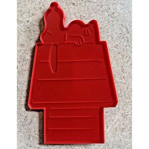 Vtg Large 8" United Feature Syndicate Snoopy on His Doghouse Red Cookie Cutter